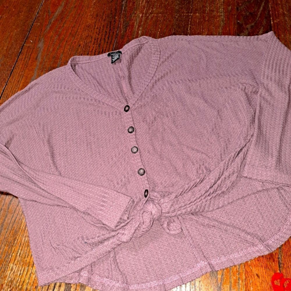 Medium Rue21 Purple Grey Long Sleeve VNeck Button Front Tie Waist Shirt Top